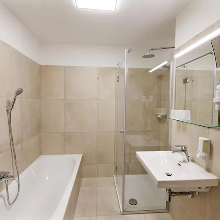 Hotell Deeke's Quellenhof 3*